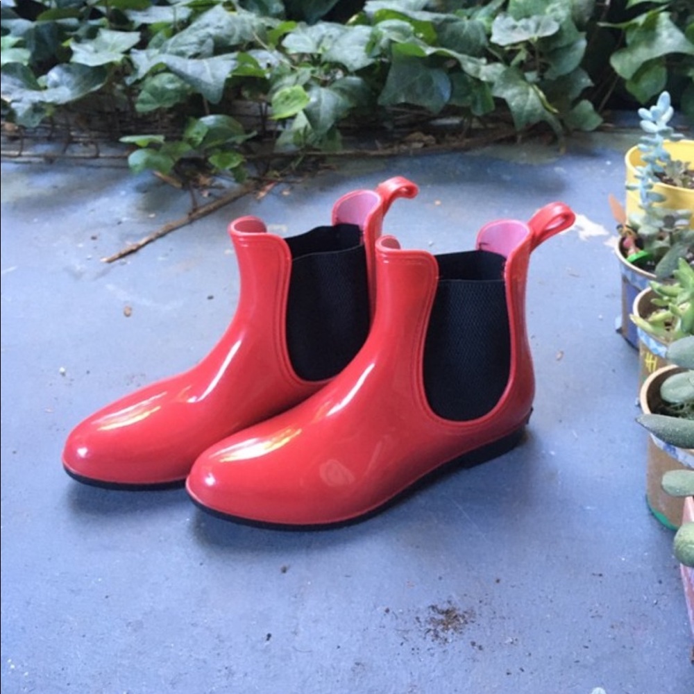 Seven7 red rain boots